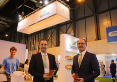 Miguel Sánchez y Nico van Vliet, de Seminis y De Ruiter, en el stand de Bayer. 