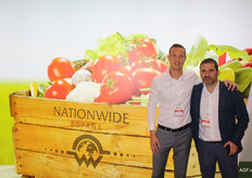  Rafa López y Robert Voskamp en el stand de Nationwide España.