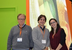 Bananas de México forma parte de Caban Group. Trabaja con los mejores productores mexicanos, entre ellos su compañía de producción San Carlos. El volumen medio de exportación son seis millones de cajas al año. Gino Jacopini, Edvardo Chacón y Angelina Romo.