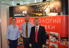 Aweta, especialista en clasificación. Marina Mocolova, Joop Korvezee y Serguéi Volodin.