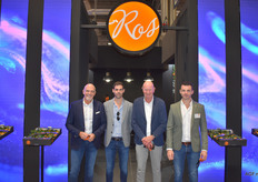 Juan Pedro, Terry y Lionel Beltran de la empresa V. Ros de Les Alqueríes (Castellón) con Adriaan Breeuwsma. Los Beltrán se remontan al centro de importación de Bruselas. De allí pasaron a hacerse cargo de la central de clasificación y envasado valenciana.