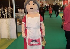 Doña Rogelia estuvo entre los visitantes promocionando sus patatas.