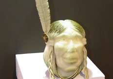 Este busto de indio está tallado de un melón piel de sapo.