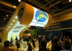 Gran stand the Plátanos de Canarias con azafatas, música en directo, degustaciones y regalos.