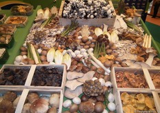 En el stand de Sousacamp se expuso toda la gama de setas y champiñones, espárragos y endibias.