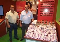 "Juan Martínez de "IGP Ajo Morado de Las Pedroñeras" y Juan Jesús, amigo y exportador de los mismos ajos. Están promocionando los ajos morados de Las Pedroñeras (Cuenca)considerados por muchos expertos como los mejores ajos del mundo."