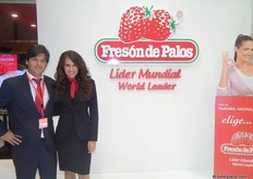 Luís Hernández, de Fresón de Palos, promocionando su marca de calidad de fresas de Huelva. Es uno de los expositores más visitados de la feria, gracias a sus presentaciones audiovisuales, catas de productos y el excelente servicio al cliente proporcionado por su personal.
