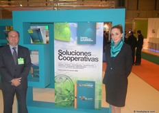 Francisco Sánchez Molero, de Cajamar, promocionando los valores de la Caja Rural, sus programas de ahorro, inversiones y financiación de proyectos agrícolas.