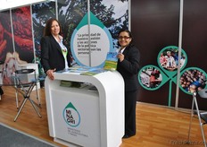 Brenda Castro y Mario Aranzamendi Rodríguez, del Ministerio de Agricultura y Riego.
