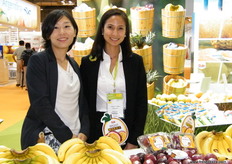 Las chicas de Dole Asia: Joanna Tañada y Sumire Usui