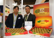 Renzo Balestri con Alberto Fantini en el estand de ApoFruit.