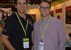 Ray Montague con Chris Schreurs, de Schreurs and Sons, en el estand de Montague Fresh.