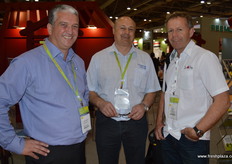 Mark Webber y Simon Watson, de Tomatoes NZ, con Joe Moffet, de Orchards Ltd. NZ.