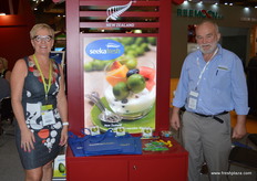 Annmarie Lee, de SeekaFresh, y Jamie Craig, de Seeka Australia. SeekaFresh acaba de completar la adquisición de la compañía australiana de Jamie para crear una sucursal de la compañía que abra enormes oportunidades para los productores australianos y neozelandeses.