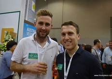 Dustin Barolli, de Barolli Orchards, y James Kalafatis, de Kalafattis Fresh Produce, disfrutando de la recepción.