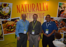 Martin Napper, de Avanza NZ; Robb Bertels y Thomas Padilla, de Mission US.