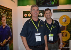 Richard Byllaardt y Brett Jackson en el estand de SevenFields.