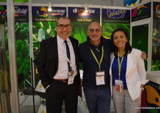 Capt. Giuseppe Antonio Aloe, de Frutadeli; Luca Antonietti, de Novafruit Italia, y Sandra Monroy, de Frutadeli.