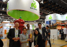 Jan Doldersum (Países Bajos), Frances Tolson (Australia), H.P. Doddamani (India), Rara Dewayanti (Indonesia) y Johan Vis (Países Bajos), de Rijk Zwaan, presentando The Sweet Palermo en Asia. Además de buscar posibilidades de exportación, también intentan encontrar socios locales.