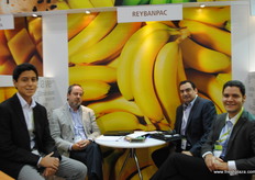 Vicente Wong y Juan Emilio Wong, de Reybanpac, también componentes del pabellón ecuatoriano.