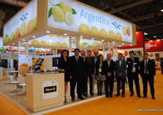 El grupo completo de exportadores de cítricos de Argentina: Virginia Avilo (IDEP Tucumán), Exequiel Padillo (Citromax), Patricio Elgarriste (FGF Trapani), Fabricio Trapani (FGF Trapani), Alejandro Moralejo (San Miquel SA), Mariane Luna (All Lemon), Nicolás Ravinovich (Pablo Podille ASID), Ignacio Schatz (Pablo Podille Europe), Juan Pablo Zamore (Frutex) y Bernabé Podille (Citromax).