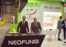Jaime Ballesteros y Sergio Pinto, en el stand de Neofungi