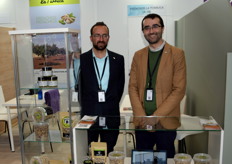Pistachos La Turruca llevó a Fruit Logistica su crema fabricada al 100% con sus pistachos cultivados en Extremadura y sin aditivos. En el stand, David y Borja