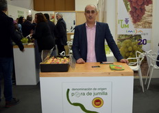 Paco Fernández en el stand de DOP Pera de Jumilla: “Esperamos que la próxima campaña sea de gran producción y excelente calidad”