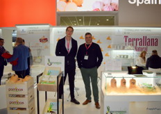 Oliver Gvúttner y Agustín Nieto, en el stand de Hortiporrinas