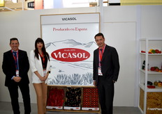 Elisabet, José Luis y Stephan en el stand de Vicasol.