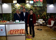 Stand de la cooperativa Cambayas, de Elche, productora y comercializadora de granada, higos, hortalizas y sandía.