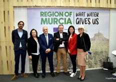 Rafael Molina, de Apoexpa; Leonor Fernández Delgado y Fernando Díaz, de IMFO; Joaquin Gómez, presidente de Apoexpa, Silvia de Juanes, representante de Fruit Logistica para España y Elena García Redón, Consejera de Agricultura de la Región de Murcia.