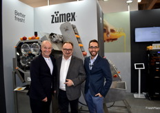 Dennis, Thomas y David en el stand de Zumex.