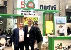Ramón e Iván, en el stand de Nufri, que celebra sus 50 años de historia.