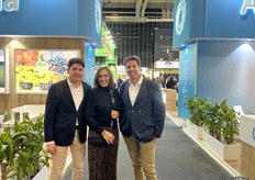 Parte del equipo de Tropico, empresa malagueña productora y comercializadora de frutos subtropicales, visitando la feria.