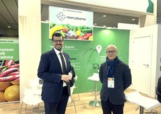 Lorenzo Carrasco, de Grupo LC, junto a José María Gomes, de la Cámara de Comercio de Barcelona, en el stand de Mercabarna.