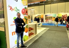 Jorge García Monfort, Director Comercial de García Ballester, visitando la feria. 