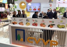 Reyes Moratal, gerente de la Compañía de Variedades Protegidas CVVP, junto a su equipo de marketing.