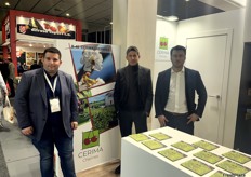 Edu, David y Rodrigo, en el stand de Cerima Cherries.