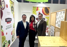 Federico Seva, Amparo Seguí y Jorge Brotons, en el stand de Bonnysa.