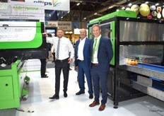 Parte de la familia Blanc, al cargo de Maf Roda, presentando las últimas soluciones en calibración y automatización para la central de envasado.