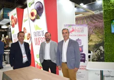 Juan Enrique, Lucas y Emiliano en el stand de Lema, con su marca Land Fruit.