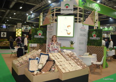 Carmen López de Murillas en el stand de Herchamp