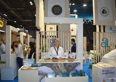 Laura Sánchez Brotons, en el stand de la Asociación de Productores de Dátiles de Elche