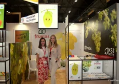 Pilar y Míriam, de Fruklas, especializada en uva de mesa y productos hortofrutícolas, mayoristas en Mercalicante