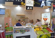 Reunión en el stand de Orchard