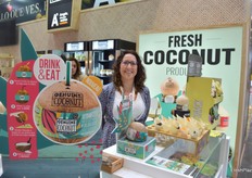 Siempre snacks sabrosos en el stand de Genuine Coconut