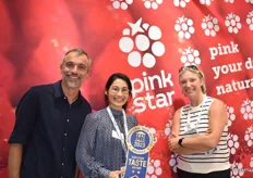 Javier Marrufo Sandez, Céline Ha y Mathilde Paignat, de Earth Market, que lanzaron la nueva marca de frambuesa Pink Star.