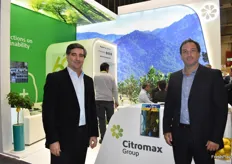 Mariano Sangronis y Bernabé Padilla con Citromax, ofreciendo limones y arándanos cultivados en Argentina en todo el mundo.