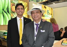 Rafael Castro y Alfredo Castro con GinaFruit, una empresa bananera de Ecuador.